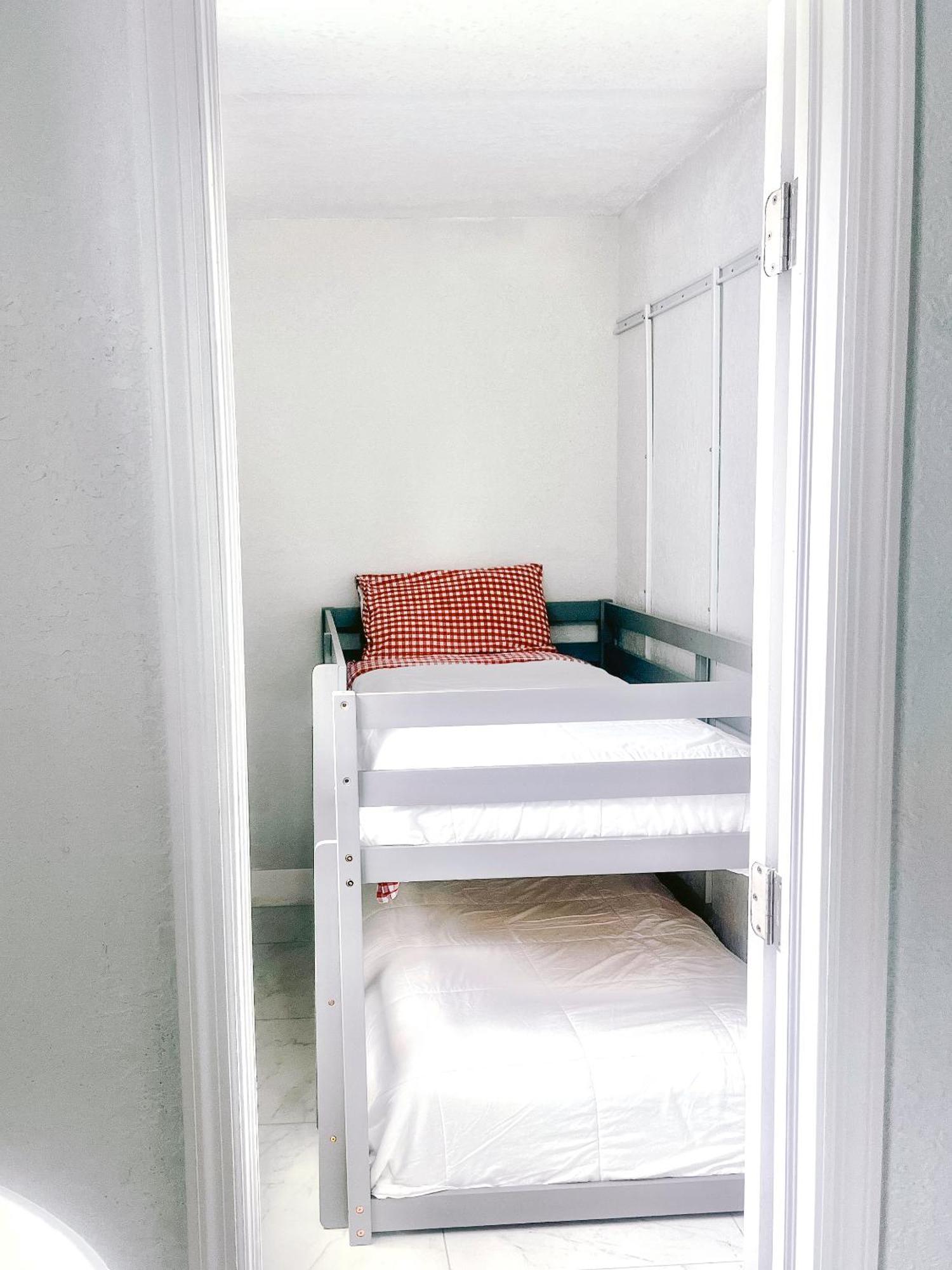 Shared Home - Close To The Beach Riviera Beach Eksteriør bilde