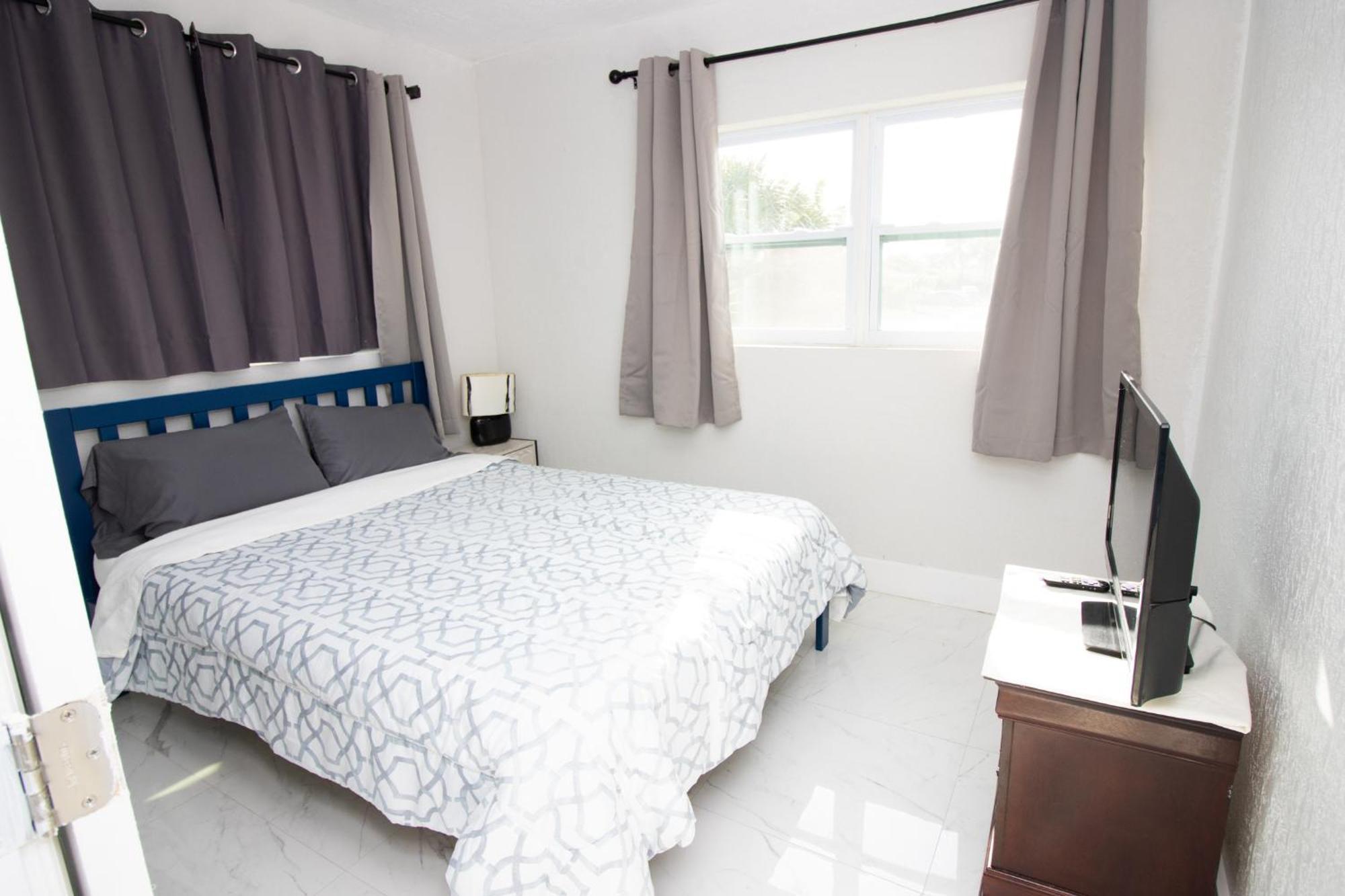 Shared Home - Close To The Beach Riviera Beach Eksteriør bilde