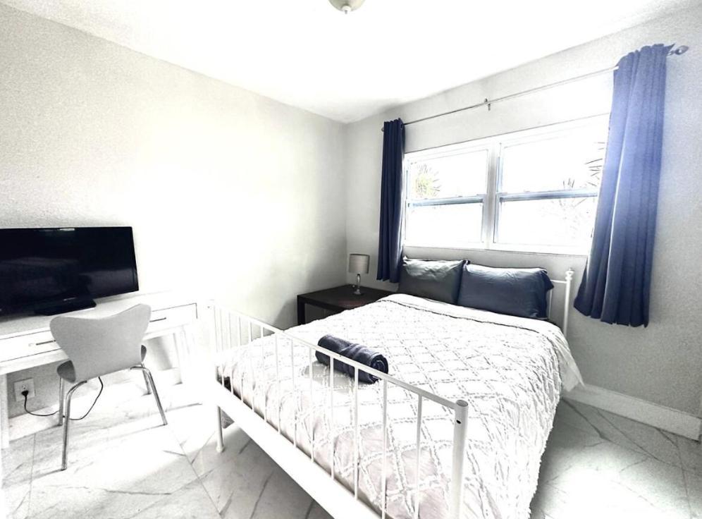 Shared Home - Close To The Beach Riviera Beach Eksteriør bilde
